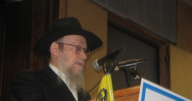 שיעור תורה עם הרב שוויי התייסד בביהכ"נ 'נר מצוה'