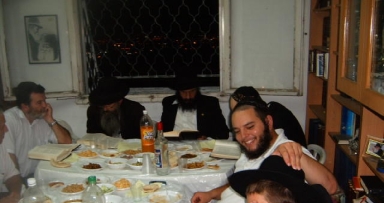 'דבר מלכות' בעיר האדומה