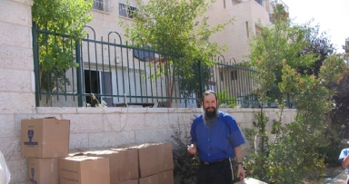 עשרות משפחות זכו השנה לסיוע מבית חב"ד חברון