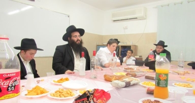 התוועדות  בישיבת תות"ל קריות