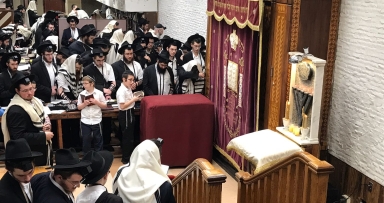 כ מנחם-אב הרבי שליט"א כשליח ציבור