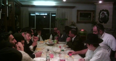 ההכנות למבצע פורים בנתניה נפתחו ב"התוועדות חסידית"