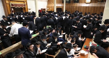 ליל תשעה באב בבית משיח 770 • תמונות 