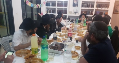קבוצה ס"ה התאחדו בביתו של השליח 