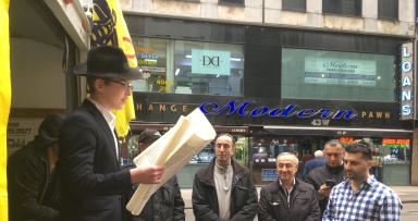מבצע קריאת המגילה בכל השטורעם בניו יורק