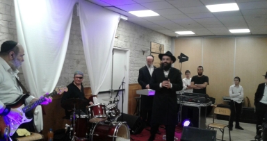 ריקודי חודש אדר בישיבה בברנוא שבצרפת 