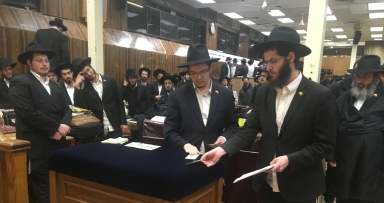 חלוקת דולרים לצדקה • ג' אדר תשע"ח 