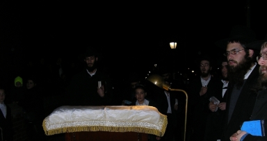ברוב עם הדרת מלך