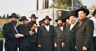 משלחת להקראת פסק ההלכה נגד מסירת שטחים בסימן שכ"ט על ציון מרן הבית יוסף בצפת