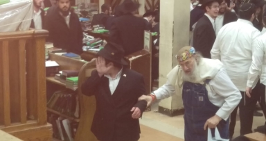 צ'ארלי הגיע להגיד מזל טוב 