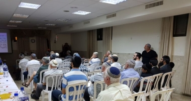 לומדים גאולה עם תושבי חשמונאים