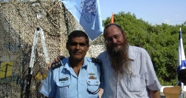 שליח הרבי שליט"א מלך המשיח הרב קירשינזפט נפרד ממפקד מרחב עזה של המשטרה
