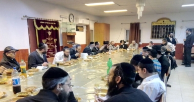  אברכי כולל התוועדו עם הרב שניאור חביב