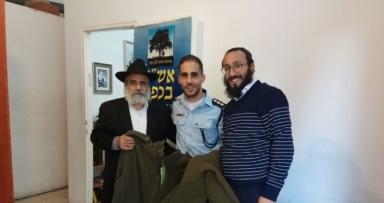 חלוקת מעילי חורף בכפר סבא 