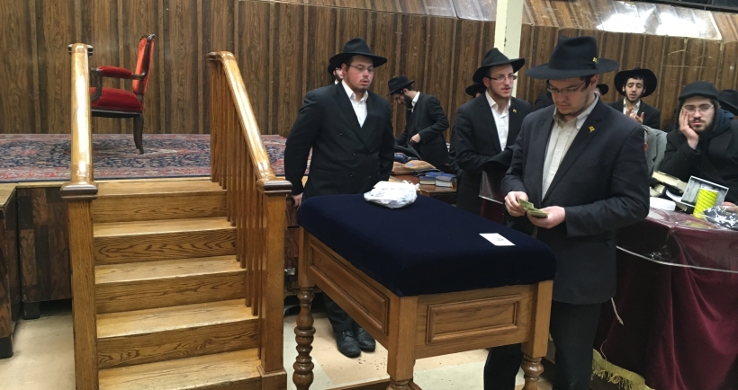 חלוקת דולרים לברכה והצלחה • גלריה 