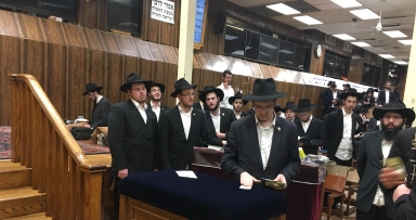 חלוקת דולרים לצדקה - ה' שבט תשע"ח 
