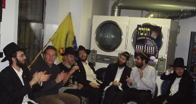 מאירים את ה'ווסט-סייד' באור החנוכה