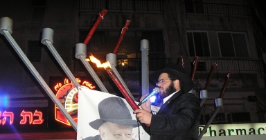 נר שישי בנתניה: הדלקות ענק ברחבי העיר