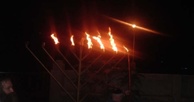 מדליקים את פונה