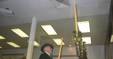 הדלקת נר ראשון ב-770