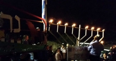 תושבי הישוב נריה בהדלקת המנורה 