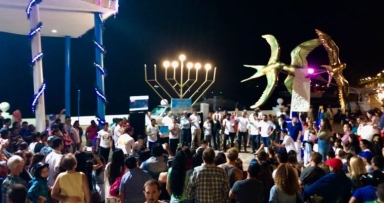 פסטיבל של אור הגאולה בקוזומל 