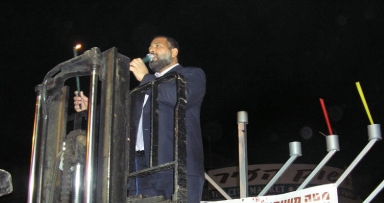 נר שלישי בנתניה: חבר המועצה הדליק והכריז "יחי"