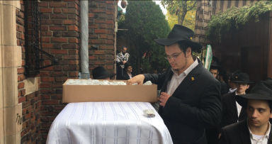 חלוקת לעקאח בהושענה רבה 