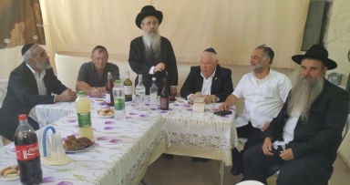 ראש העיר של נצרת עלית בסוכה של הרב הרצל 