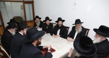 מפגש דייני בעלזא עם רבני ודייני חב"ד