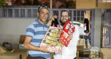 חלוקת סיוע למאות משפחות 
