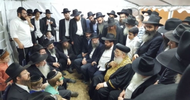 הראשון לציון מבקר את יתומים 
