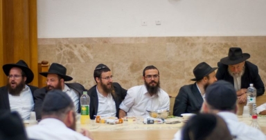 מתוועדים חאדאראם בקהילת חב"ד בצפת 