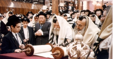 ימי חב"ד: י"א כסלו - הרבי שליט"א עולה לתורה לפני החתונה