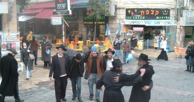 ריקודי שמחה וגאולה במדרחוב "בן יהודה"