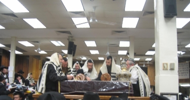 ט' כסלו - קראו בס"ת לקבלת פני משיח