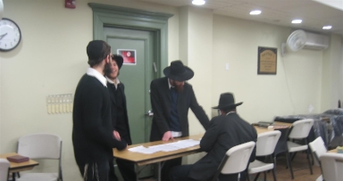 חלוקת מעילים לתלמידי הקבוצה