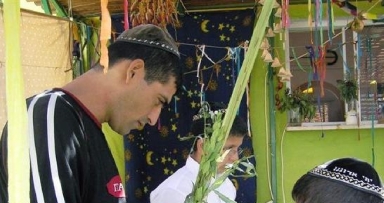 בית חב"ד בפתח תקווה: "אתה חלק מהשרשרת"