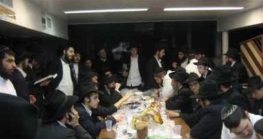 התוועדות עם הרב טוביה דורון ב-770