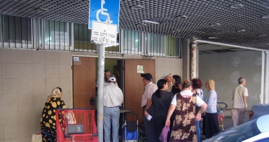 חלוקת מצרכי מזון בבת ים