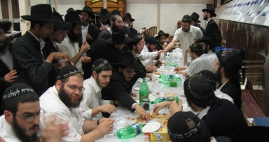 התוועדות חתונה על בימת ההתוועדויות