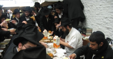 סעודת יארצייט היום אחרי שחרית