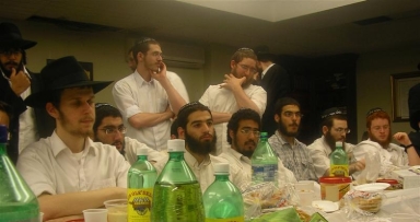 התוועדות לתלמידי ה'קבוצה' עם האחים שפריצר