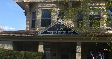 גבאי מבית הכנסת הוכה ונשדד