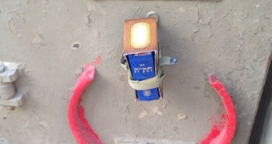 חח"ת על דלת של נגמ"ש
