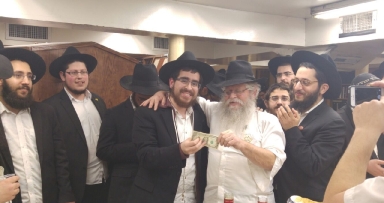 הגרלה על דולר מהרבי בהתוועדות פינת החי