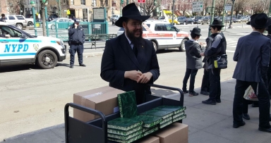 מכירת ספה"מ החדש על פורים מול 770