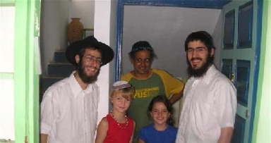 בפונה הוחלפו המזוזות בבתי הקהילה