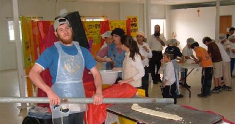 אלפי ילדי מגורשי גוש קטיף נהנים מחוויות הפסח של בית חב"ד