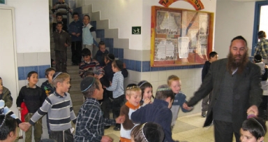 שמחה פורצת גדר התקימה בתלמוד תורה חב"ד תפארת מנחם בביתר עלית
